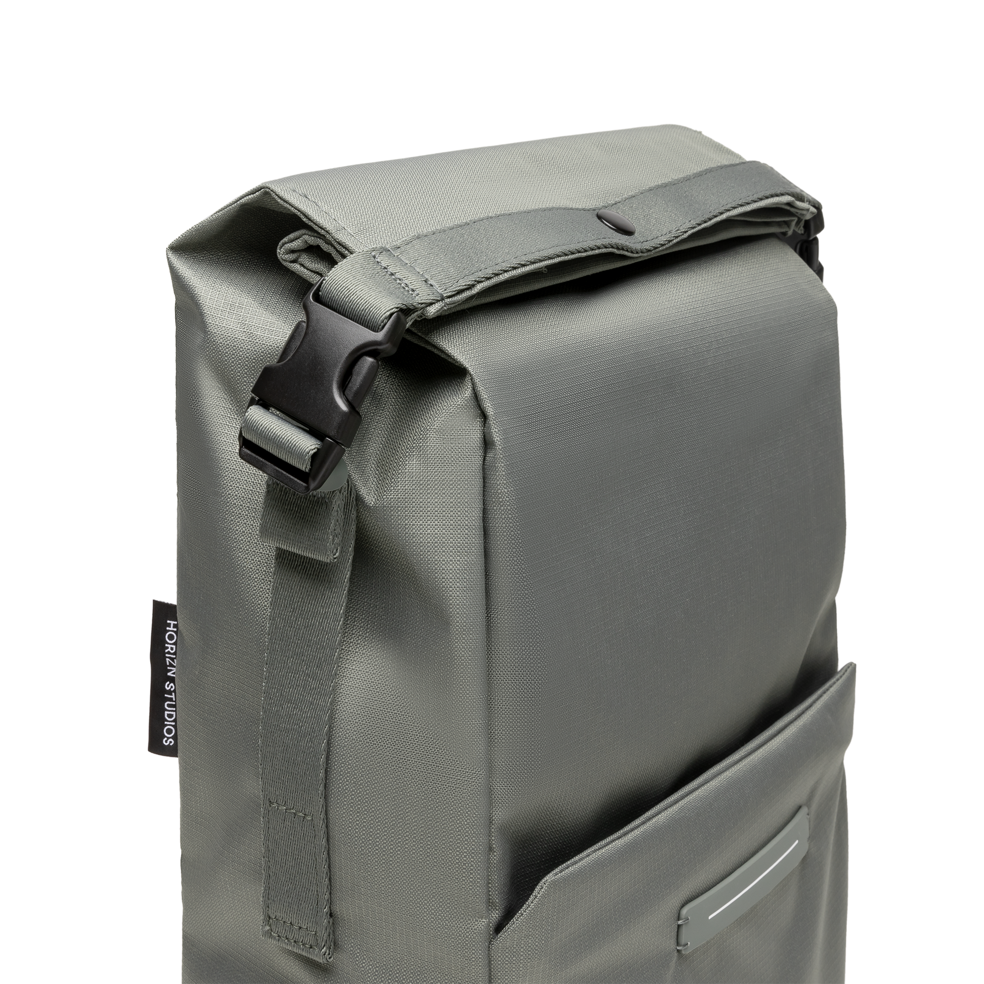 Shibuya Rolltop Rucksack Rucksack Grün Green Detail Shot - Wasserabweisend Vegan Ergonomisch - Horizn Studios