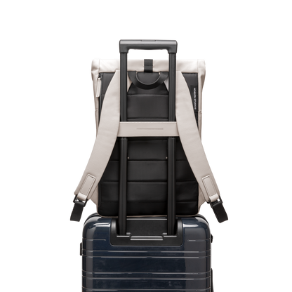 Sofo Rolltop Rucksack Rucksack Beige Vorderseite Trolley Rückseite - Wasserabweisend Vegan Ergonomisch - Horizn Studios