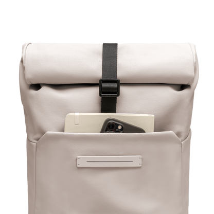 Sofo Rolltop Rucksack Rucksack Beige Fronttasche Detail - Wasserabweisend Vegan Ergonomisch - Horizn Studios