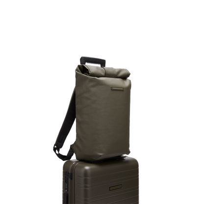 Sofo Rolltop Rucksack Grün Trolley Vorderseite - Wasserabweisend Vegan Ergonomisch - Horizn Studios
