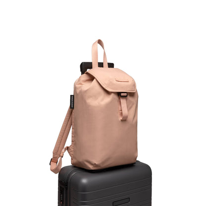 Chiado Rucksack Beige Rosa Trolley Seitenansicht - Wasserabweisend Vegan Ergonomisch - Horizn Studios