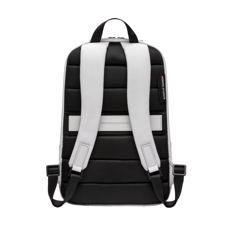 Gion Rucksack Essential Light Quartz Grau Rückseite - Wasserabweisend Vegan Ergonomisch - Horizn Studios
